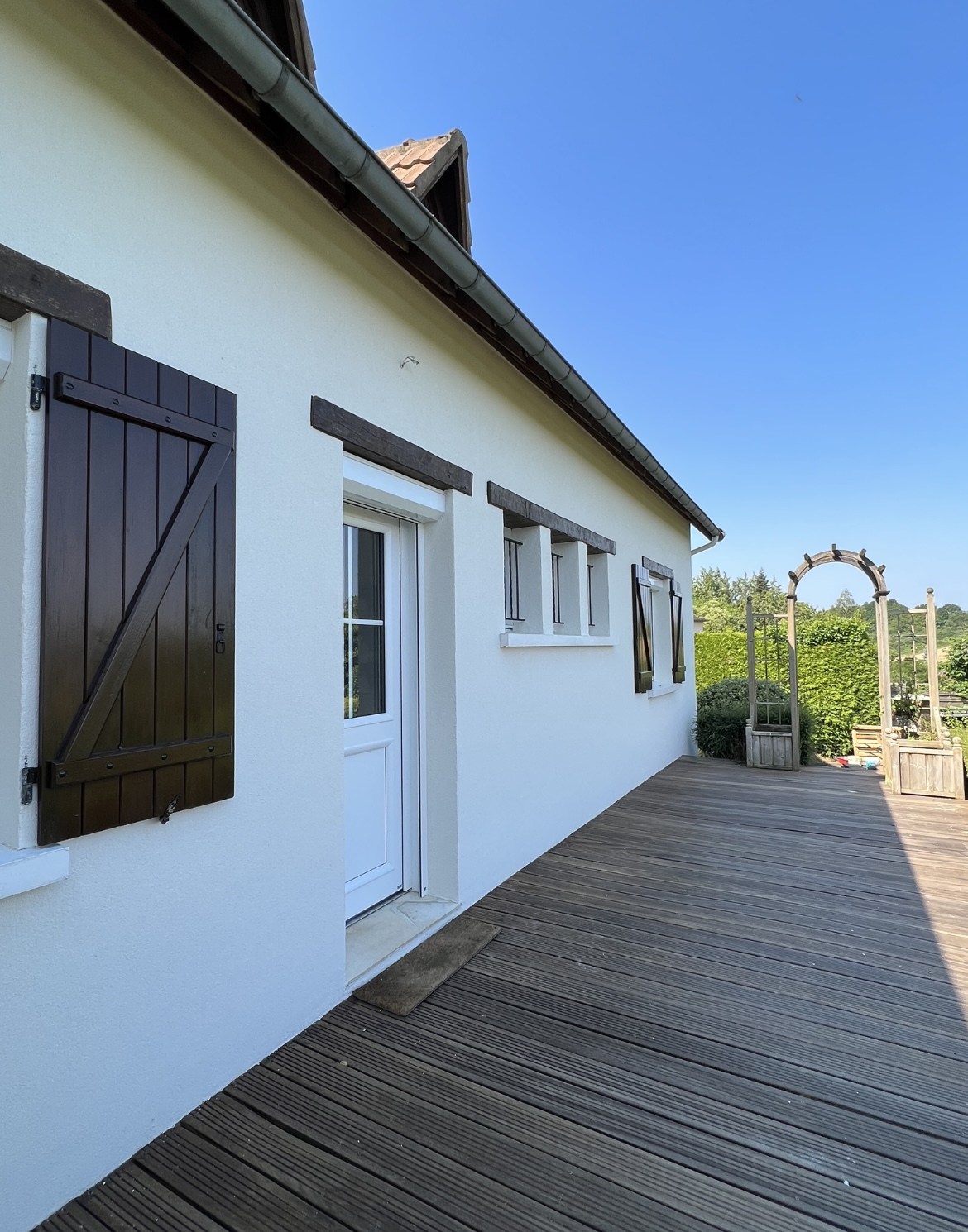 BATILOC003 | Les Compagnons du Patrimoine Ravalement de façade professionnel pour une façade revitalisée à Saint-Louis proche d’Illzach et Colmar Wittenheim