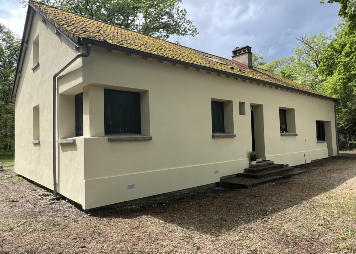 BATILOC017 | Les Compagnons du Patrimoine Nettoyage et traitement de toiture et façade pour une meilleure durabilité à Saint-Louis près de Colmar Riedisheim