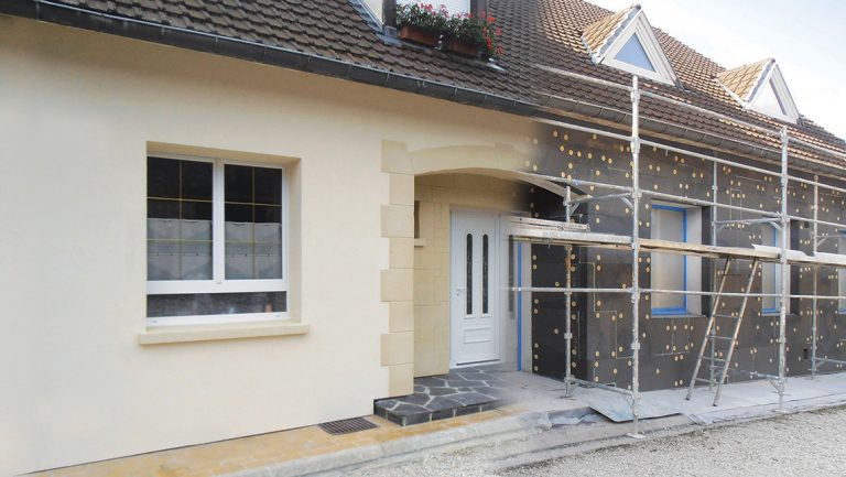 BATILOC101 | Les Compagnons du Patrimoine Un nettoyage et traitement efficaces pour vos toitures et façades Pfastatt